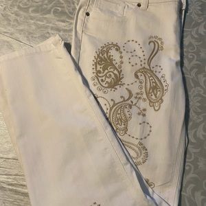 Chico’s Embroidered So Slimming White straight leg w tan stitching appliqué size